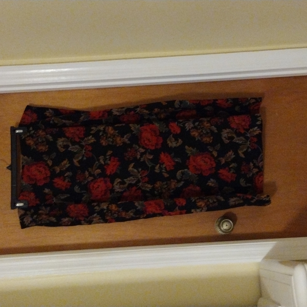 Women's skirt, Lifestyles Classics, size 18 midi,